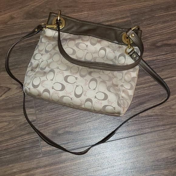 Summer collection Coach purse w/ removable strap - Picture 6 of 7
